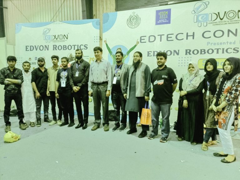 UIT UNIVERSITY PARTICIPATED IN THE ENORMOUS TECH EXHIBITION ITCN ASIA 2022